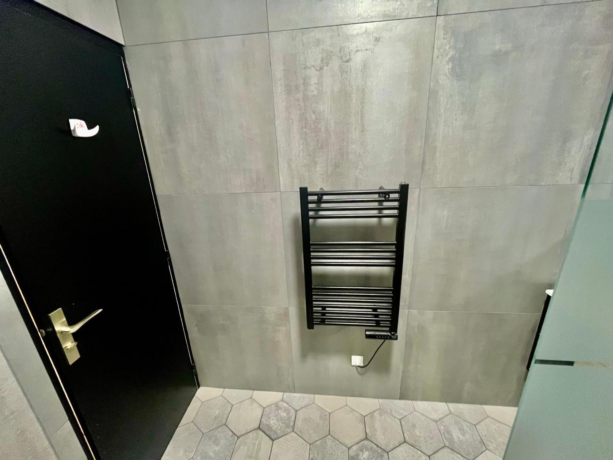 Apartamento Le Borrigo Pick Up Airport Menton Exterior foto